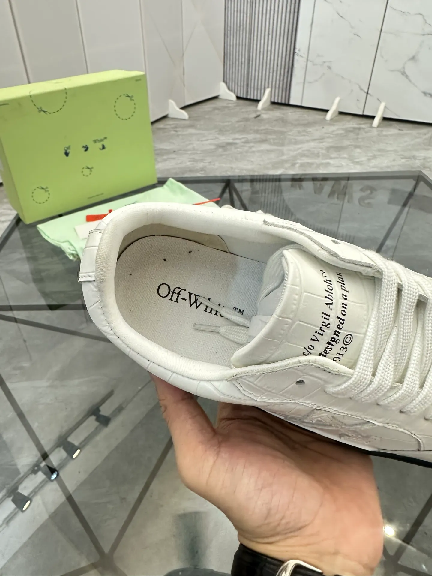 Selling men's shoes 💰: 💰P440¥ Product trademark: OFF WHITE *"OFF WHITE*" low-top casual shoes Regular size: 35-45 (can be customized to 46) Couple style Product material: imported cowhide upper, breathable lining, original outsole. No.: H203